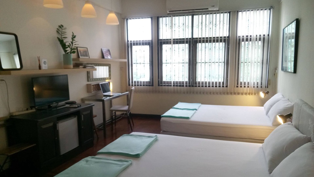 Chan Kasem House | Entire townhouse for 10 in Chatuchak area near Lat Phrao Subway Station