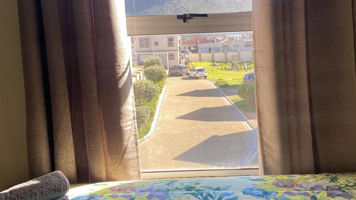 Muizenberg House | Entire Townhouse - Near Muizenberg Beach