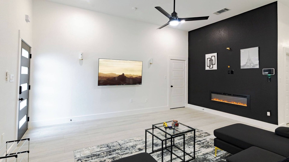 Dallas House | Entire Vacation House in Dallas that serves almost all your needs.