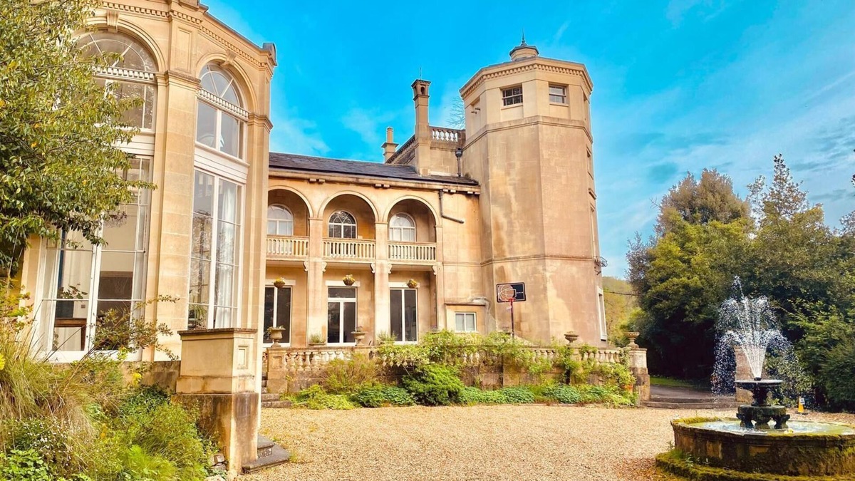 Bathampton Villa | Entire villa in Bath and North East Somerset, United Kingdom