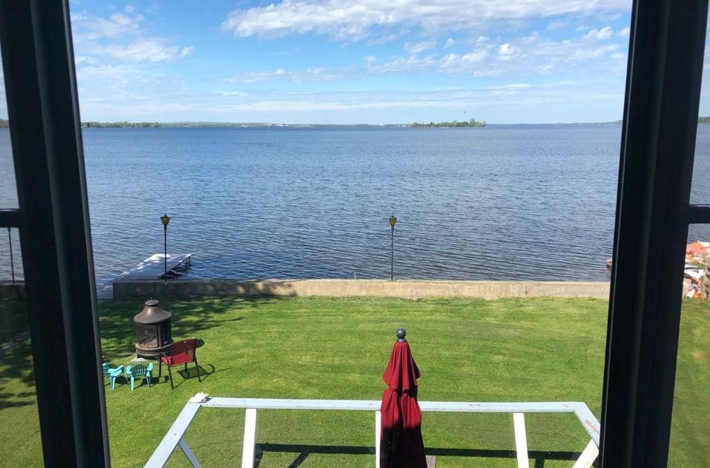 Carrying Place House | Entire waterfront cottage in carrying place
