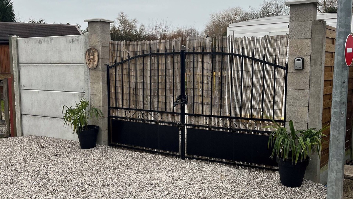 Ardres House | Entirely private lot 500 meters from the lakes!