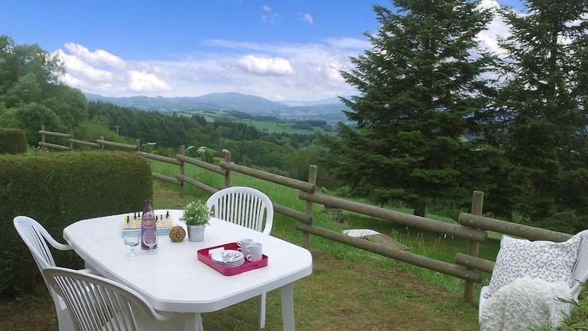 Loire Forez Agglomeration Condo | Entre Loire & Puy-de-Dôme | T2 + Accès piscine