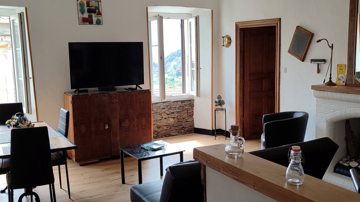 Valle-de-Campoloro Apartment | Entre mer et Montagne,au Coeur de Cervione,appartement Entièrement Rénové