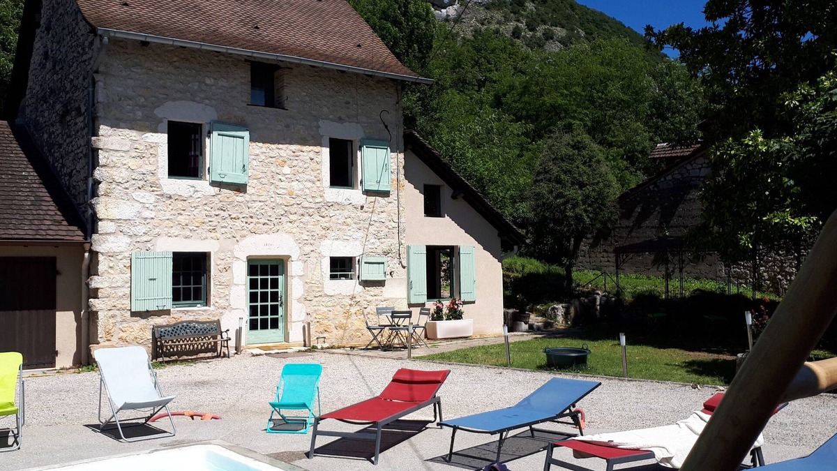 Lhuis House | Entre Vignes et Montagne House. All confort