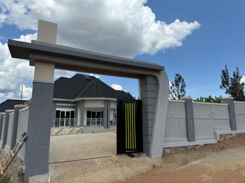 Mbarara House | Entula safari and accommodation
