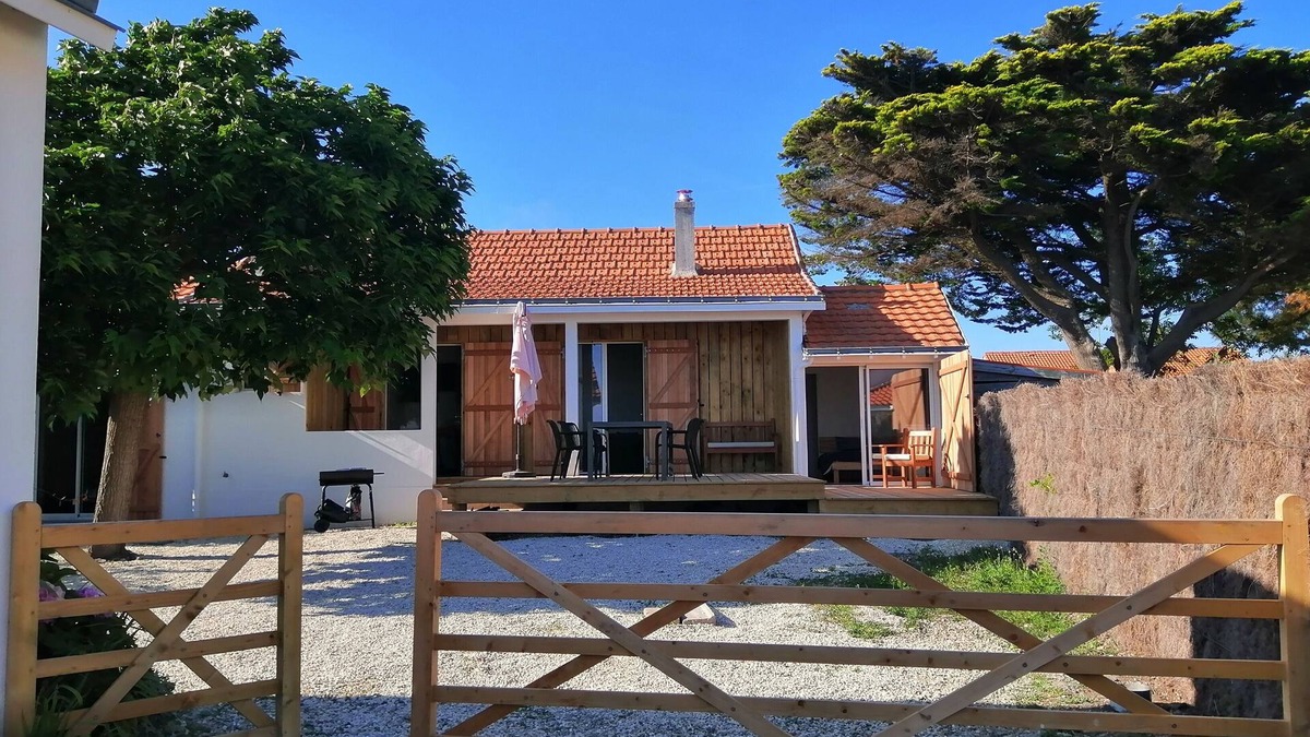Prefailles House | Eole 2, family home with sea view