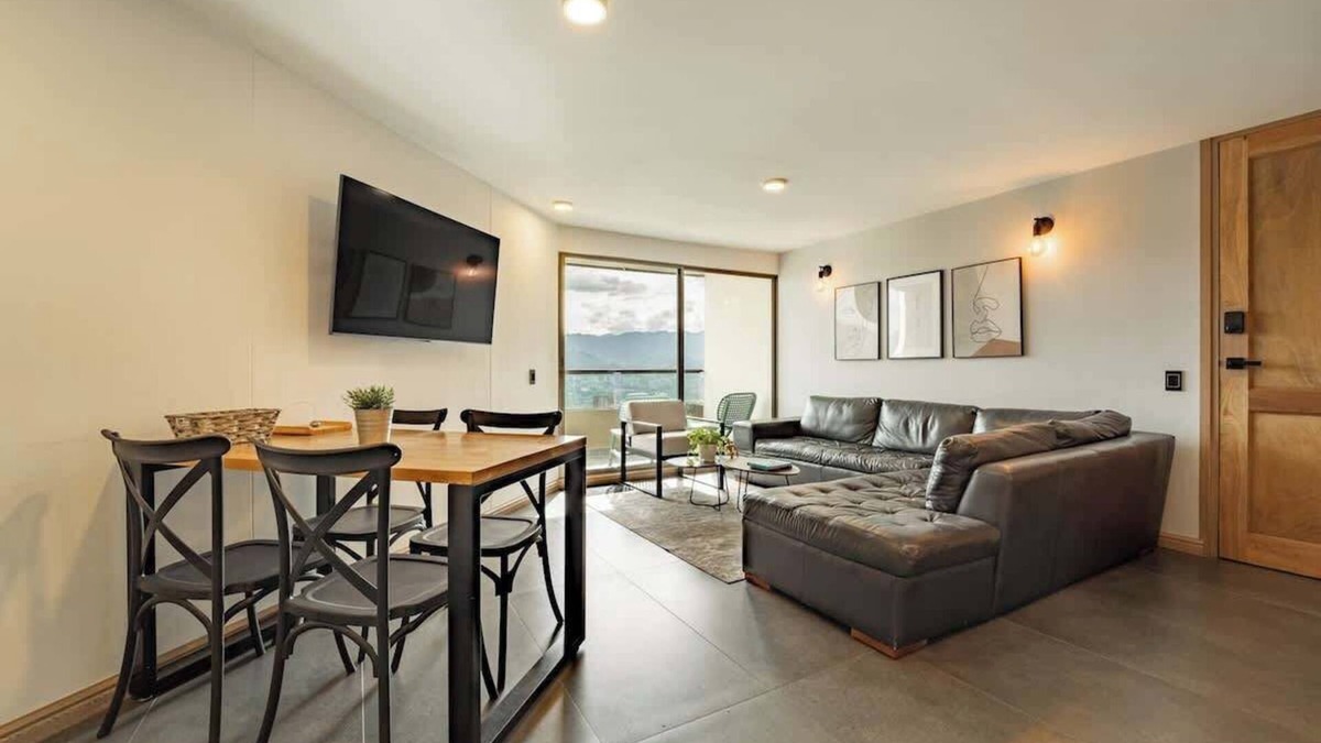 Los Naranjos Apartment | |EP| Spacious 2BR Apt Near Tesoro Mall, ACs,Gym