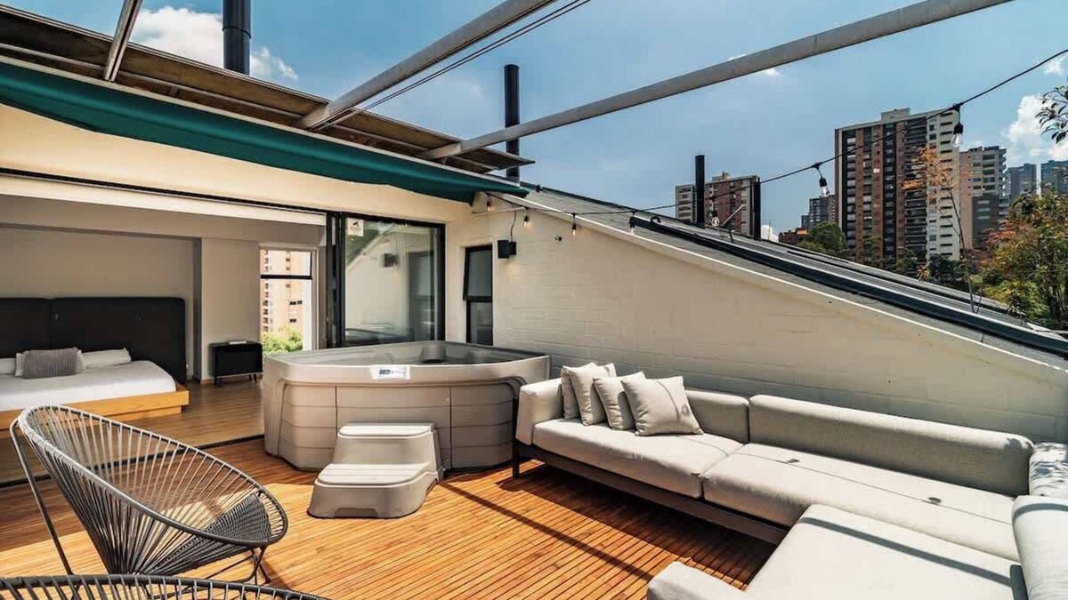 Las Lomas I Apartment | |EP| Vibrant Apt in Provenza w/Jacuzzi,AC,Balcony