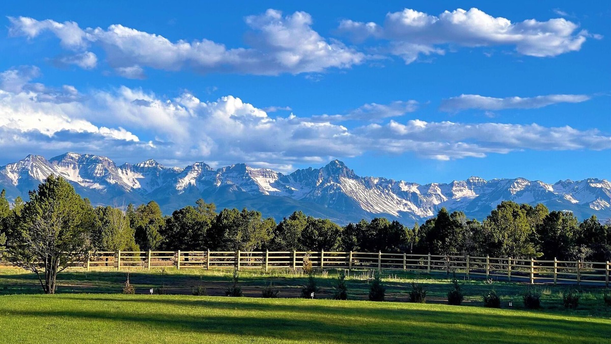 Ridgway House | Epic 5000 Sq Ft Stagecoach Lodge!