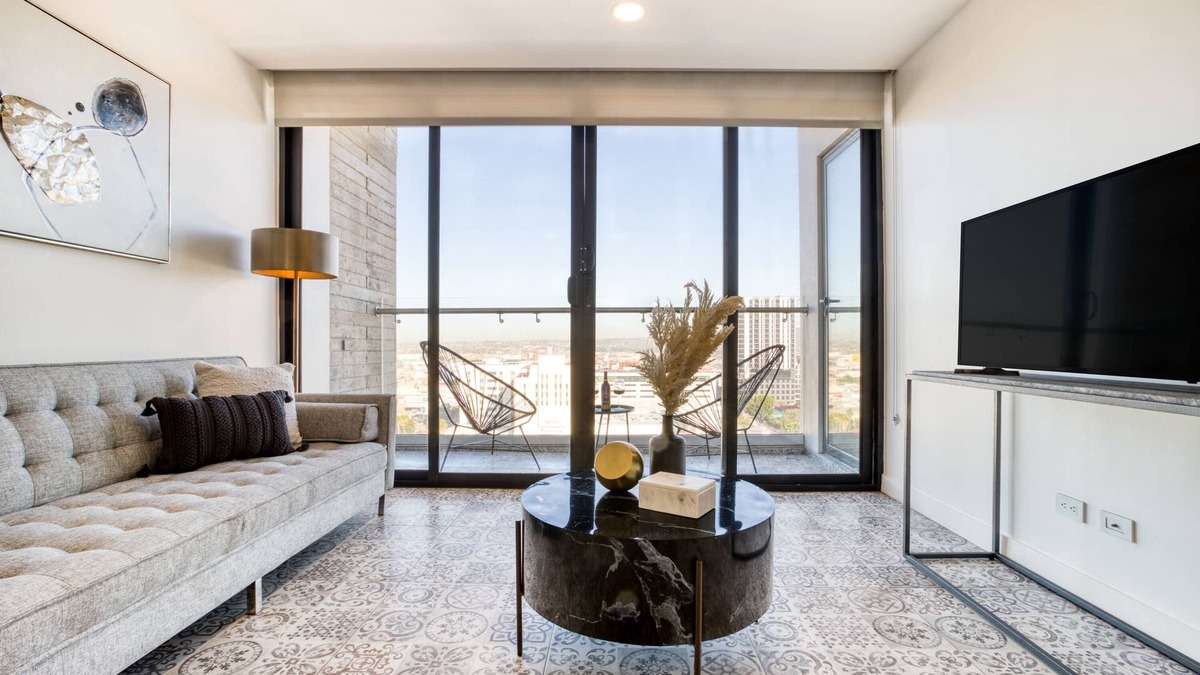 Avenida Revolucion Apartment | Epic Apt w/Balcony+View: GYM+B/Lounge+Pool Table