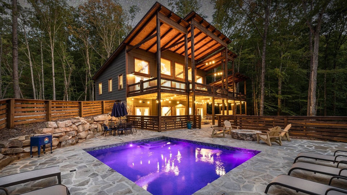 Ridgeline Vistas Cabin | EPIC Heated pool, Outdoor Fireplace, Pool & Hot Tub! Arcade, and close to town!