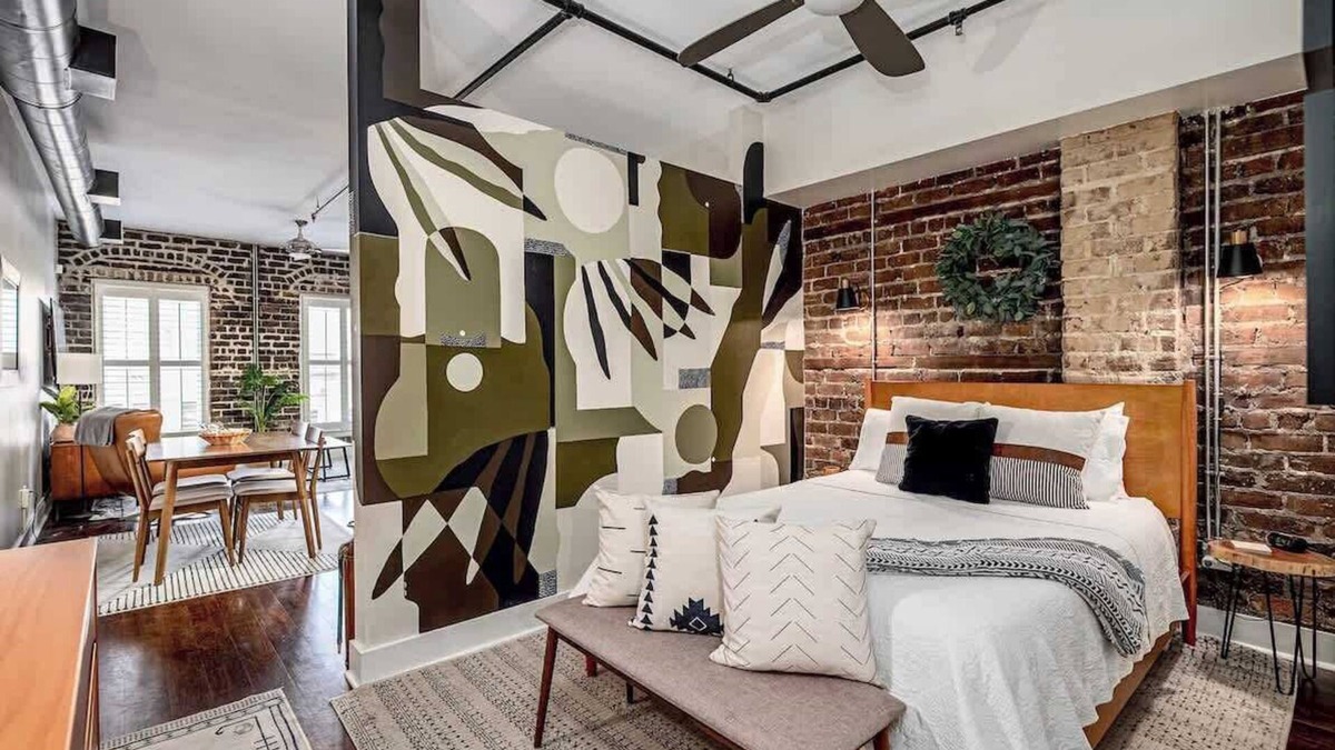 Historic District - North Condo | Epic Location | Broughton Street Condo | Walkable