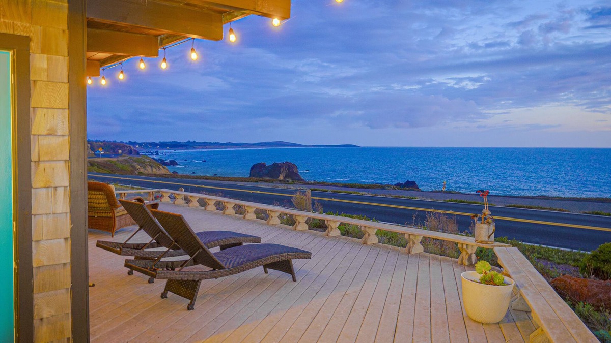 Bodega Bay House | Epic ocean views and sound of surf. Luxurious Beds. Fireplace. Hot Tub. Dogs OK.