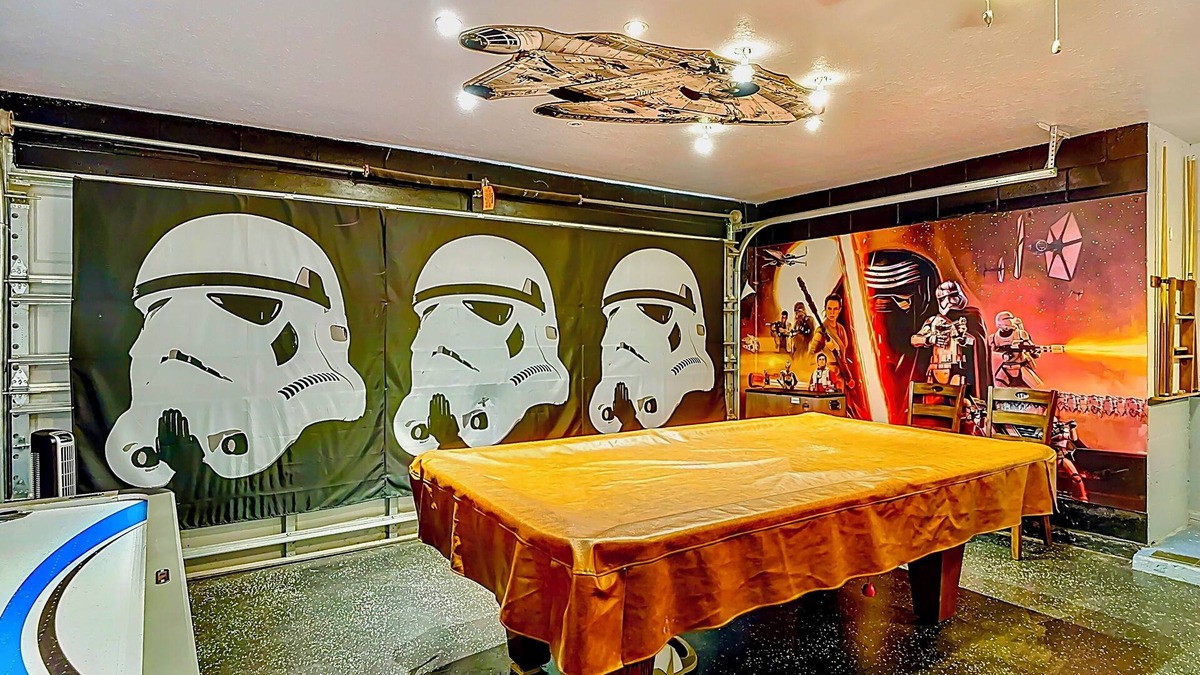 Sandy Ridge House | Epic Themed Luxury Home 20 min Disney World dw4 Pool and Hot Tub