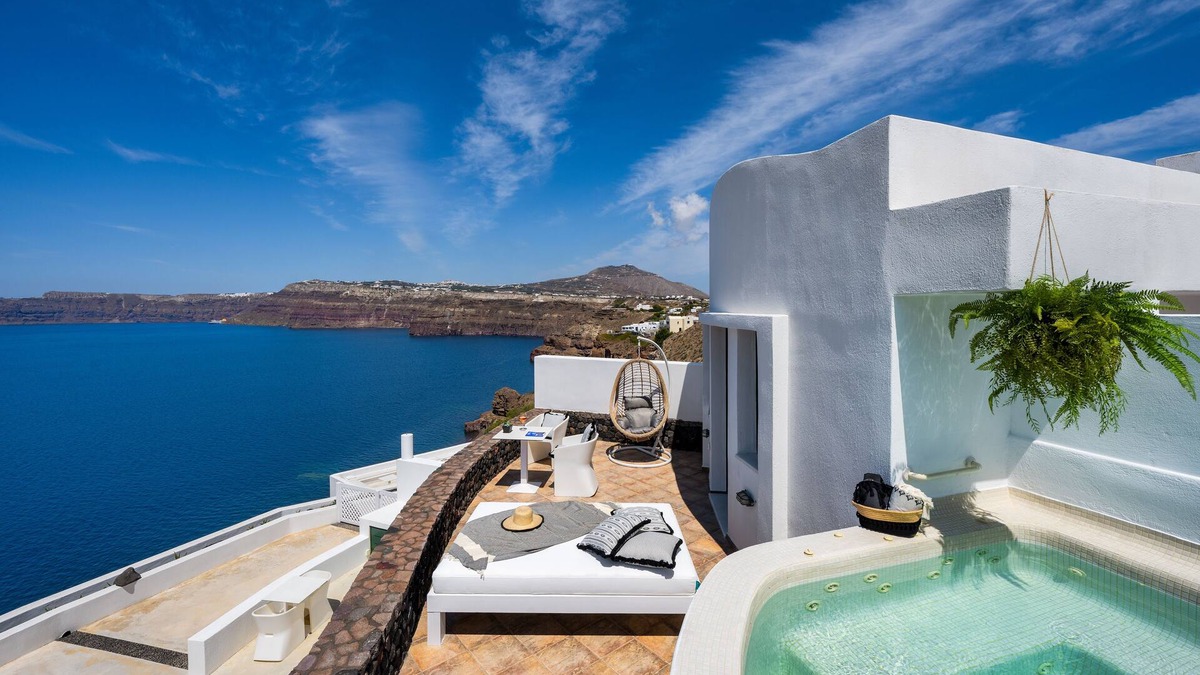 Akrotiri Hotel | Epic View Suites