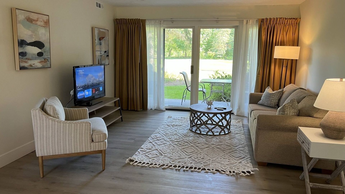 Acme Condo | Equestrian and Golf Getaway