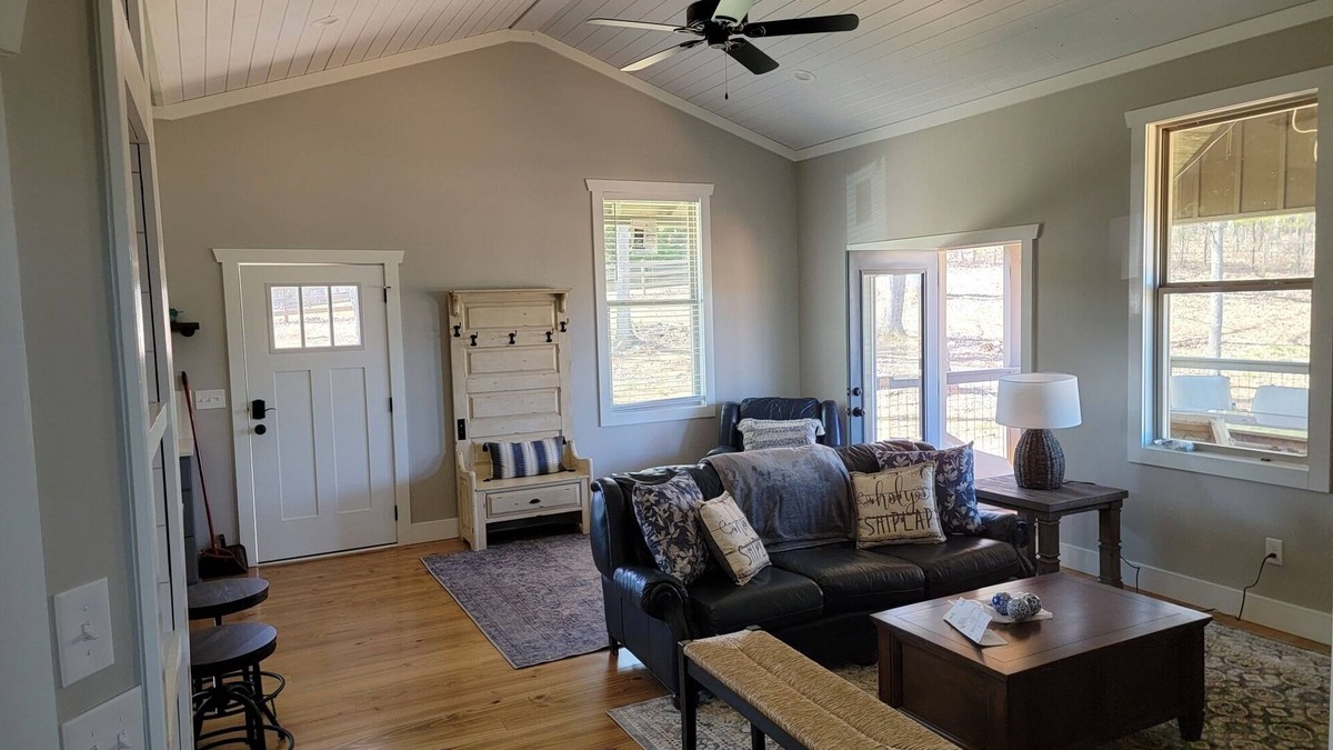 Columbus Cottage | Equestrian Escape 8 miles from TIEC