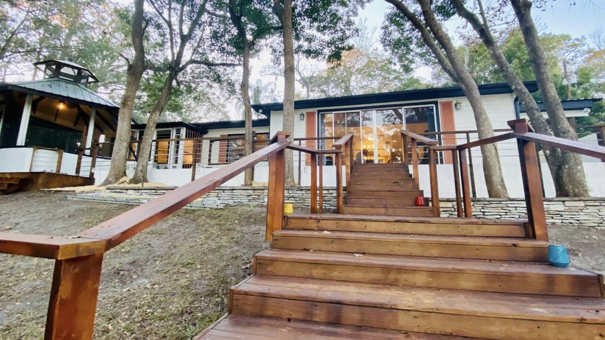 Eustis House | Equestrian Lakefront Cottage