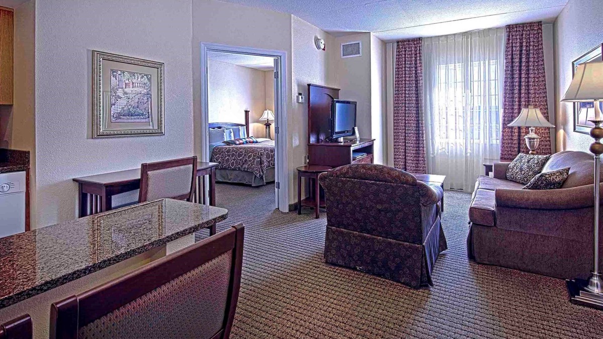 Graysville Condo | Equipped 1-Bedroom | Indoor Pool + Gym Access