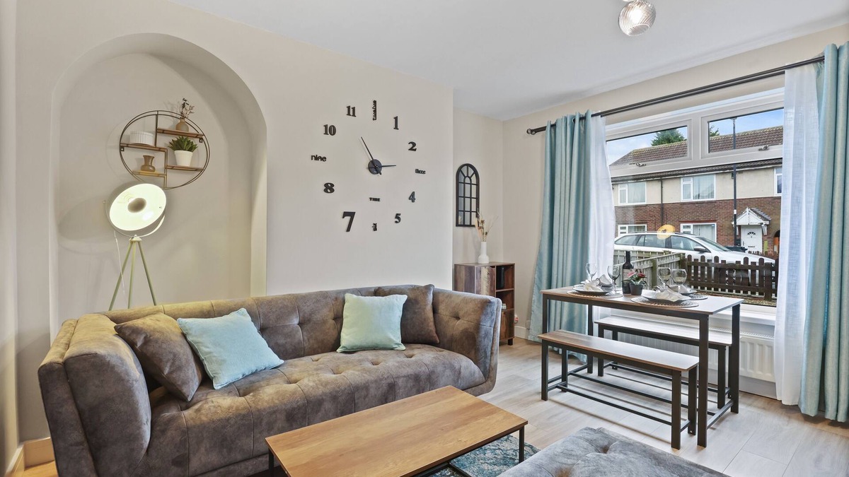 Newcastle-upon-Tyne House | Equipped & Cozy: Fast WiFi, Smart TV, Full Kitchen