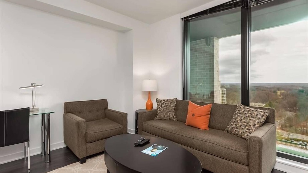 Reston Apartment | Equipped Kitchen& In-unit Washer/D | near IAD & Spring Hill