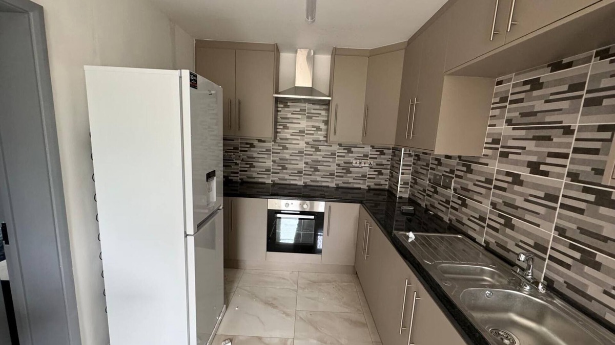 Yiewsley House | Equipped room with amenities nearby high street and station