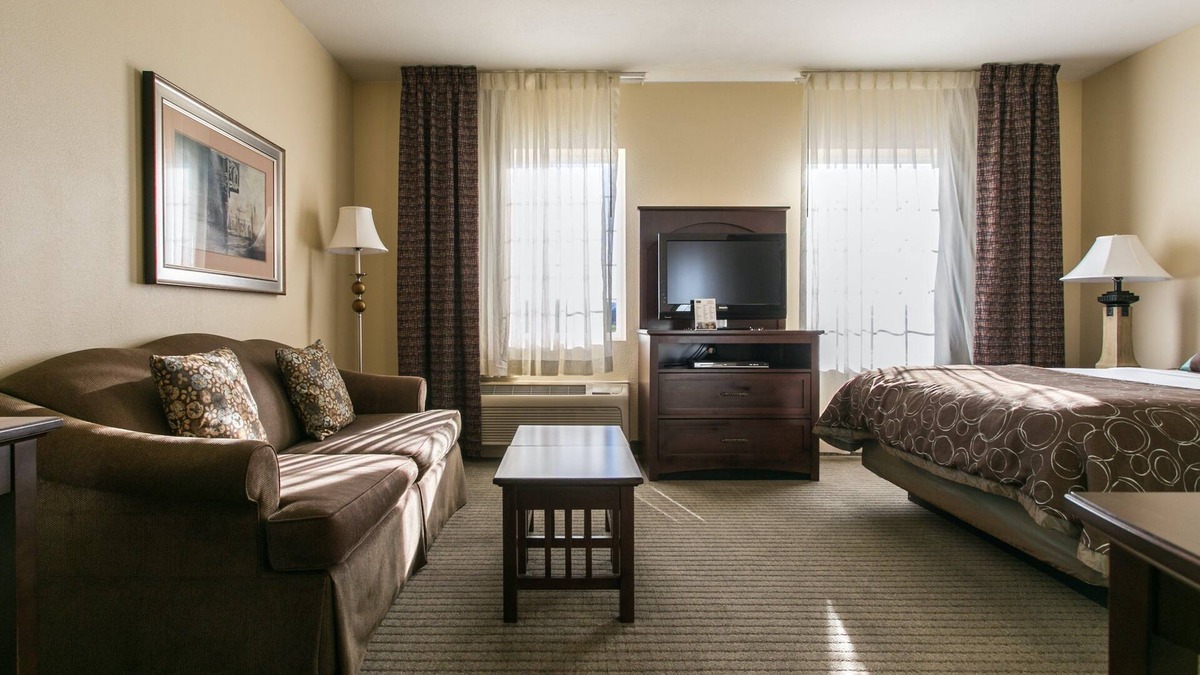 Graysville Apartment | Equipped Studio Near CHA Airport | Indoor Pool + Gym Access