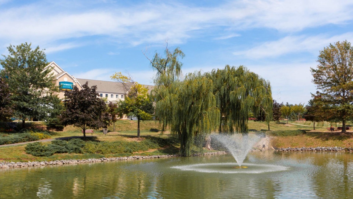 Chantilly Condo | Equipped Suite Near IAD | Free Breakfast + Shuttle to Airport + Corporate Area