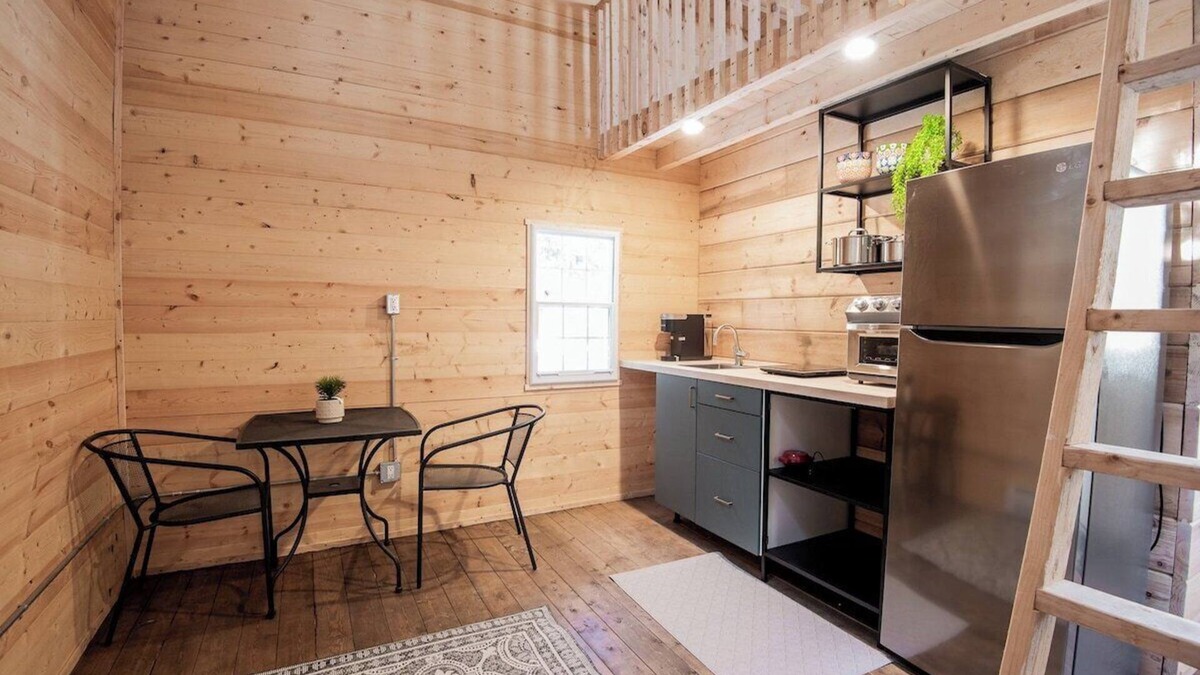 Fenelon Falls Cabin | "Equuleus" Lofted Kabin