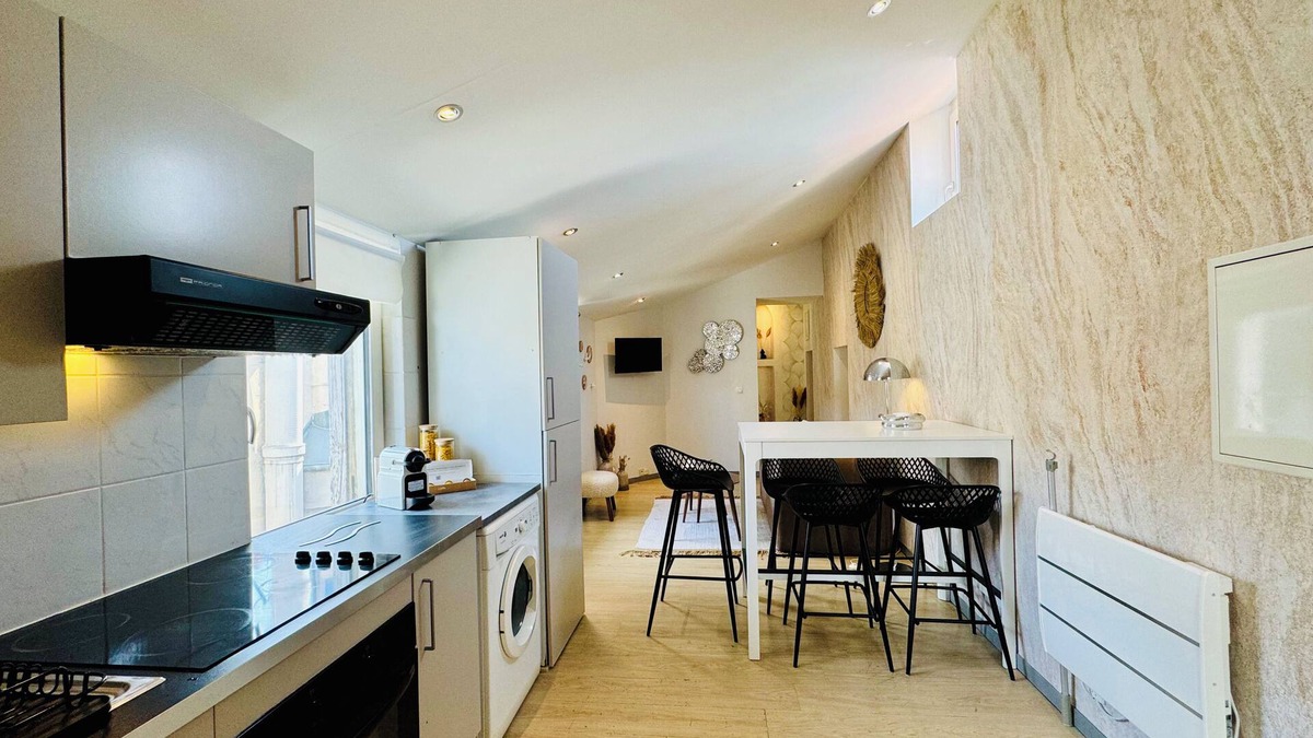 Moliere - Edgard Quinet Apartment | Erasmus Suite