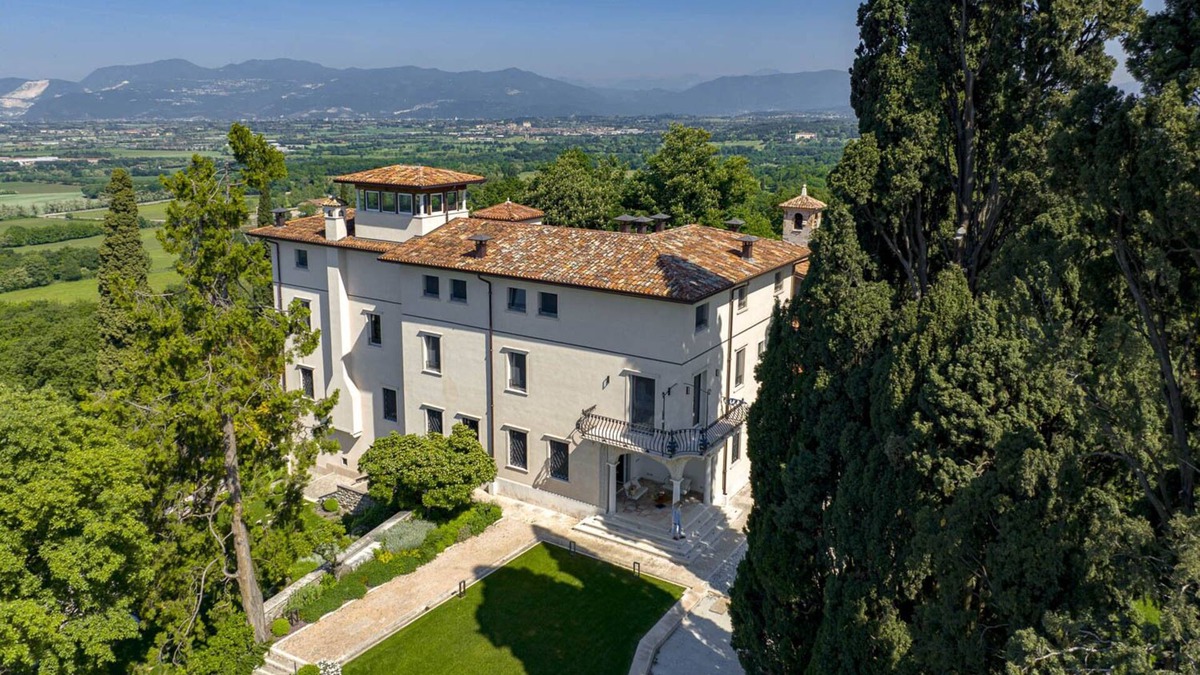 Lonato del Garda Apartment | Eremus Relais Apartment 4 with lake view