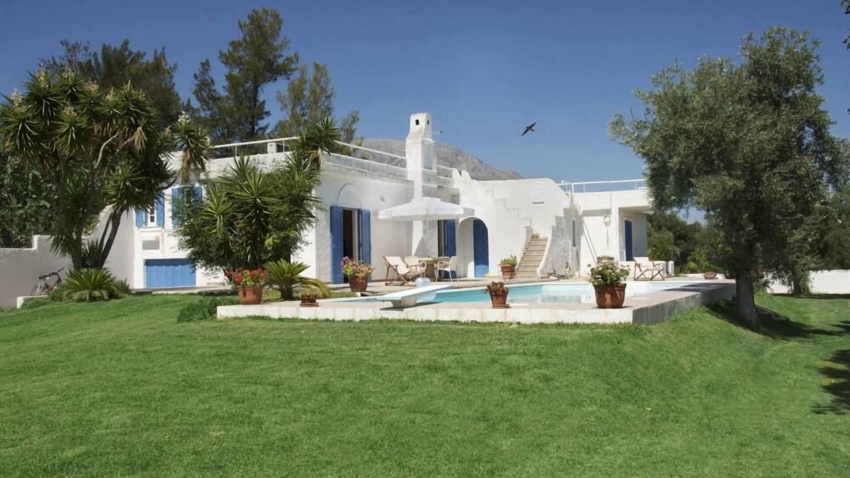 Eretria Villa | Eretria: Large villa with pool near the sea