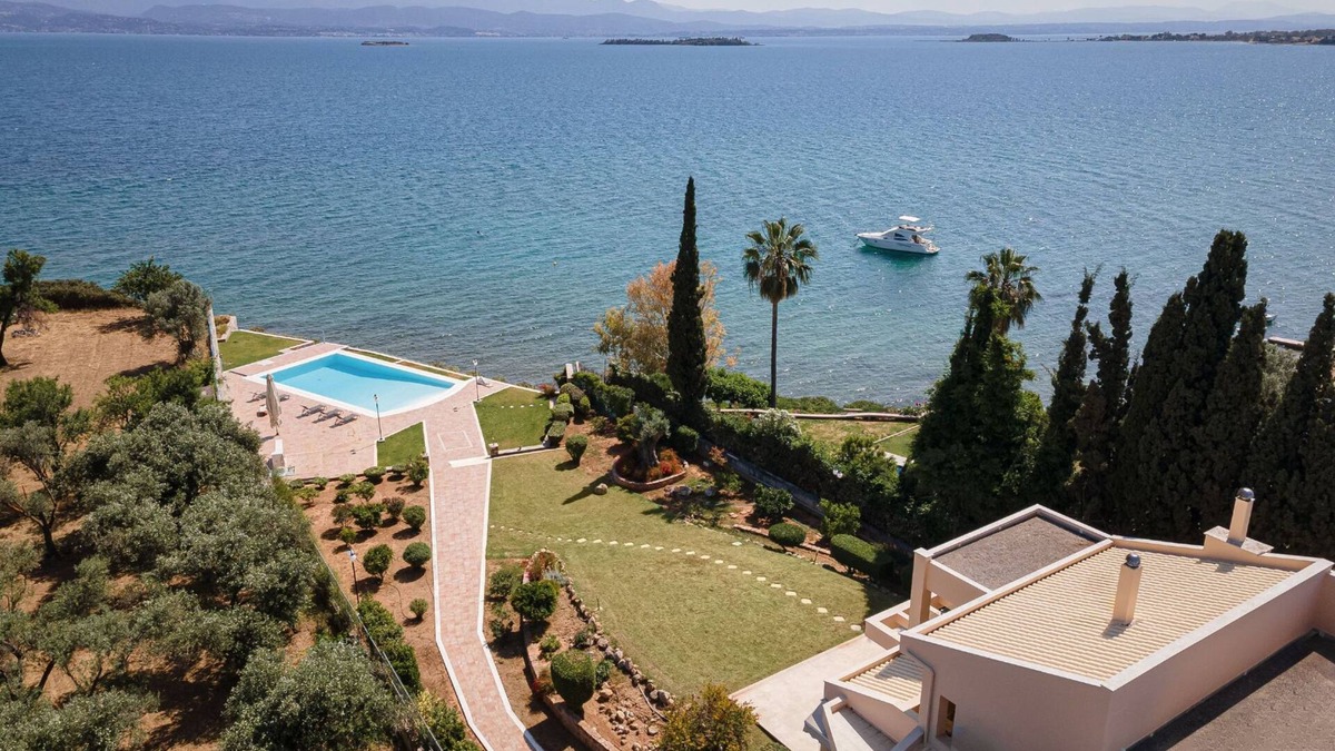 Eretria Villa | Eretria Luxurious Seafront Villa