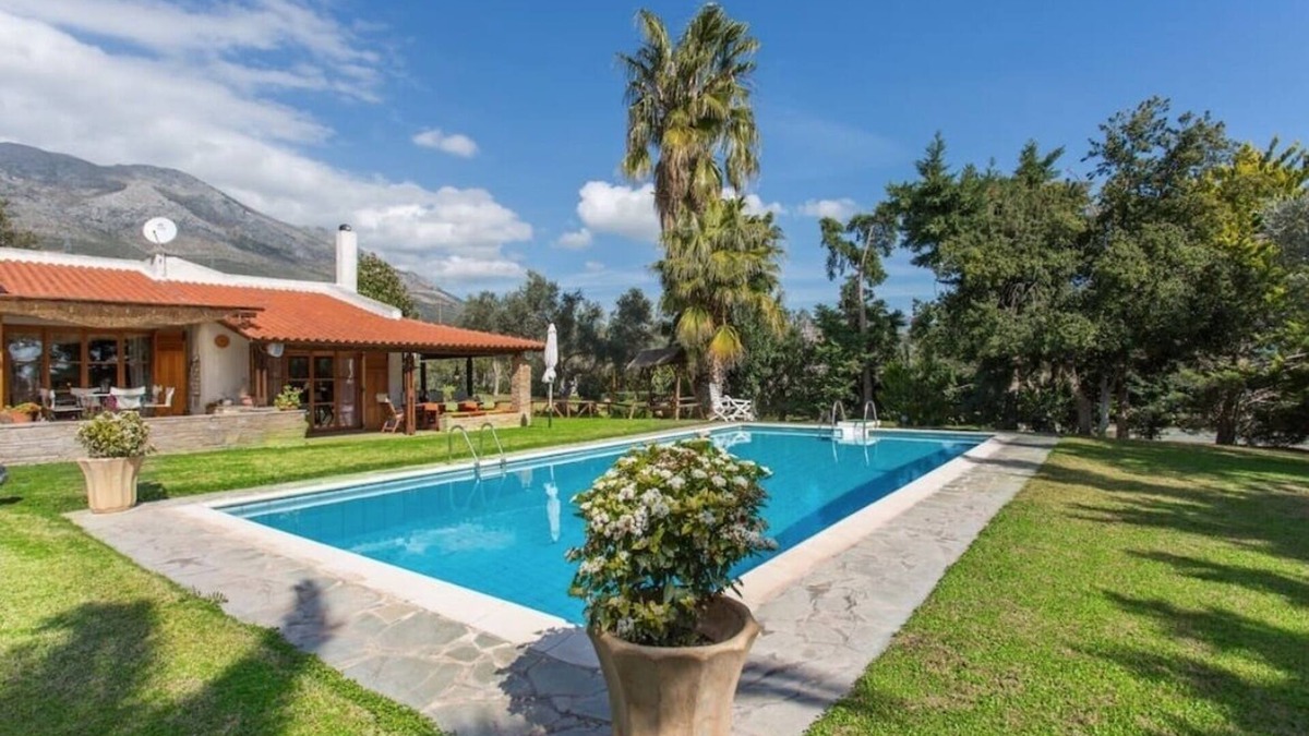 Eretria Villa | Eretria Retreat Villa:< 90 min from Athens Airport