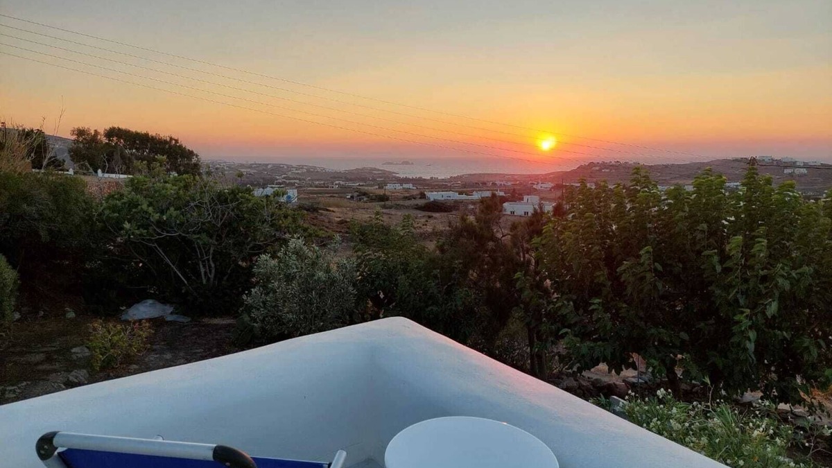 Parikia House | Eric's Retreat, Cosy, Spacious 60m2, sunset view.n