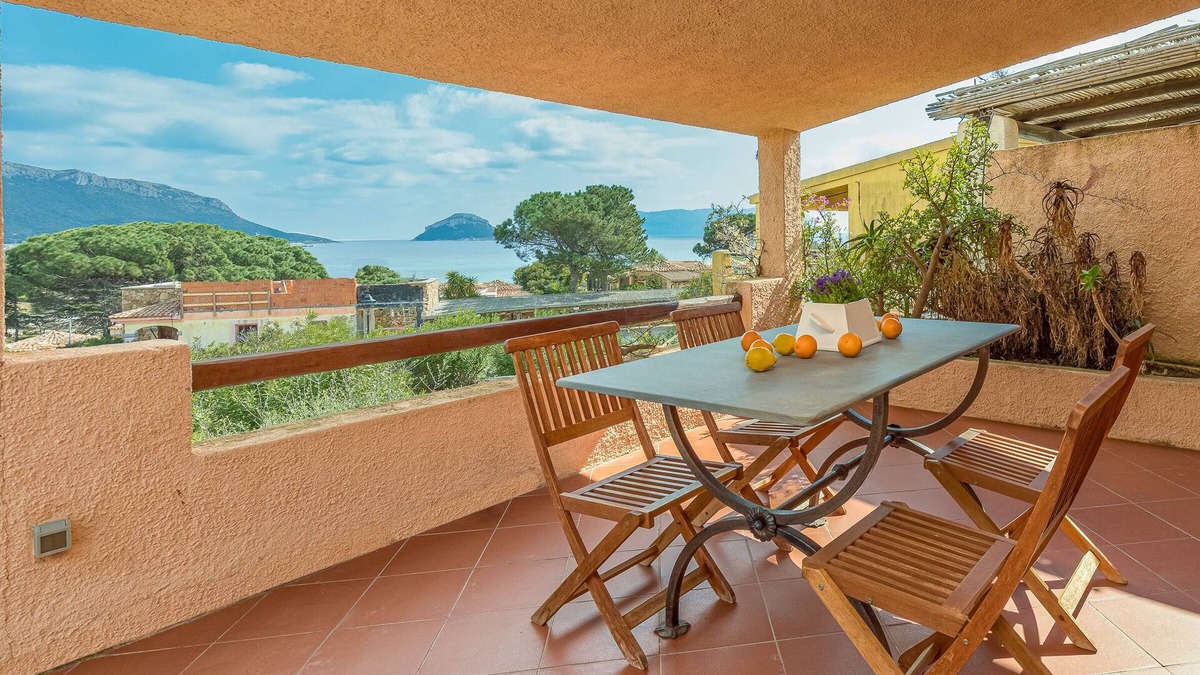 Baia Caddinas Apartment | Erica Primo Piano 150m From the Beach, Golfo Aranci, Italy