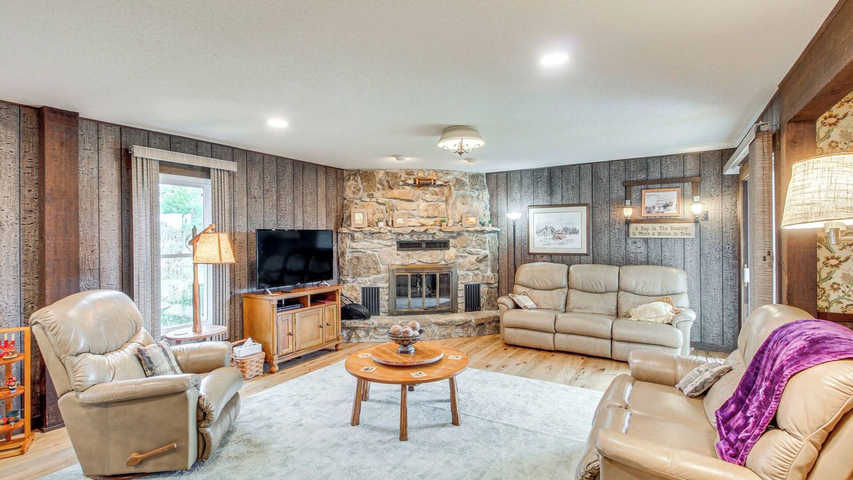 Neosho County House | Erie Farmhouse w/Fire Pit + Grill: Pets Welcome!