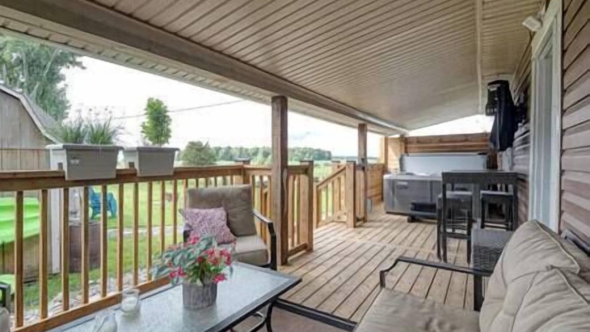 Selkirk House | Erie Shores Retreat, sleeps 6, Erie Shores Retreat