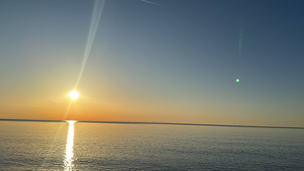 Leamington House | Erie’s Edge “Lakeside Retreat With Spectacular Sunrises & Garden Views”