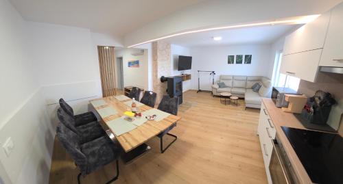 Praprotna Polica Apartment | Erika's home - apartment house