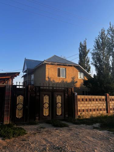 Ak-Talaa District Bed & Breakfast | ERLAN Guest House