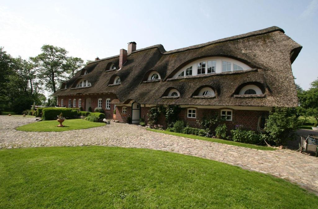Lauenteil House | Erlenhof-Steinau-Fachwerkhaus-mit-Reetdach