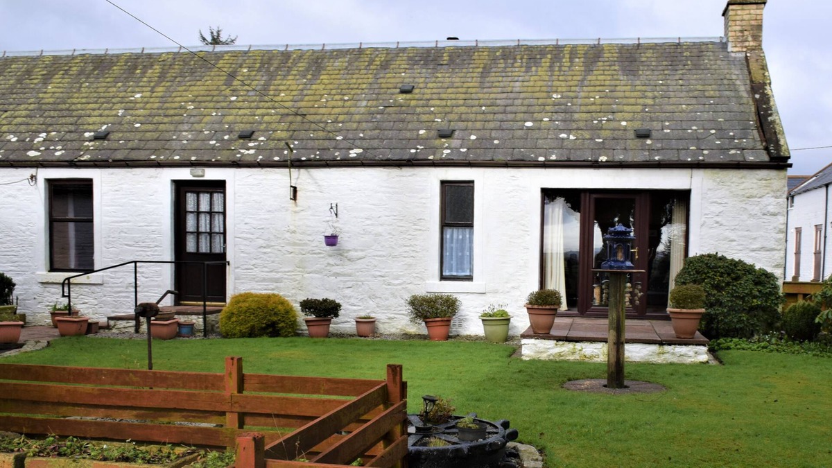 Castle Douglas Cottage | Ernambrie Cottage - a cottage that sleeps 6 guests in 2 bedrooms