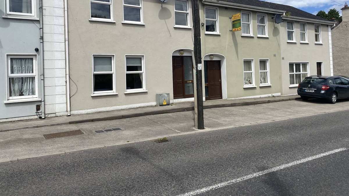 Belturbet House | Erneside Townhouses 3 Bedroom Self-Catering Holiday Rentals near River Erne