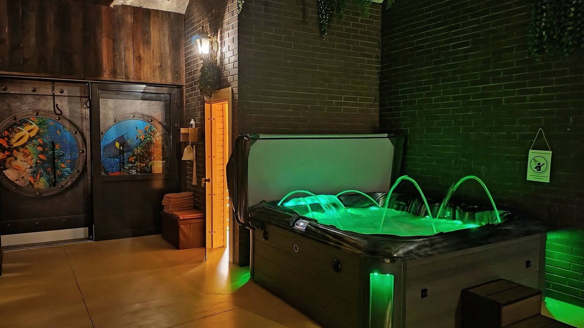 Centrs House | Ernests' unique townhouse with sauna, hot tub and free parking