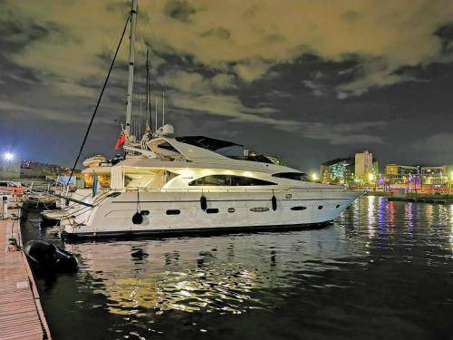 Barceloneta Boat Rental | Houseboat ∙ 4 bedrooms ∙ 8 guests