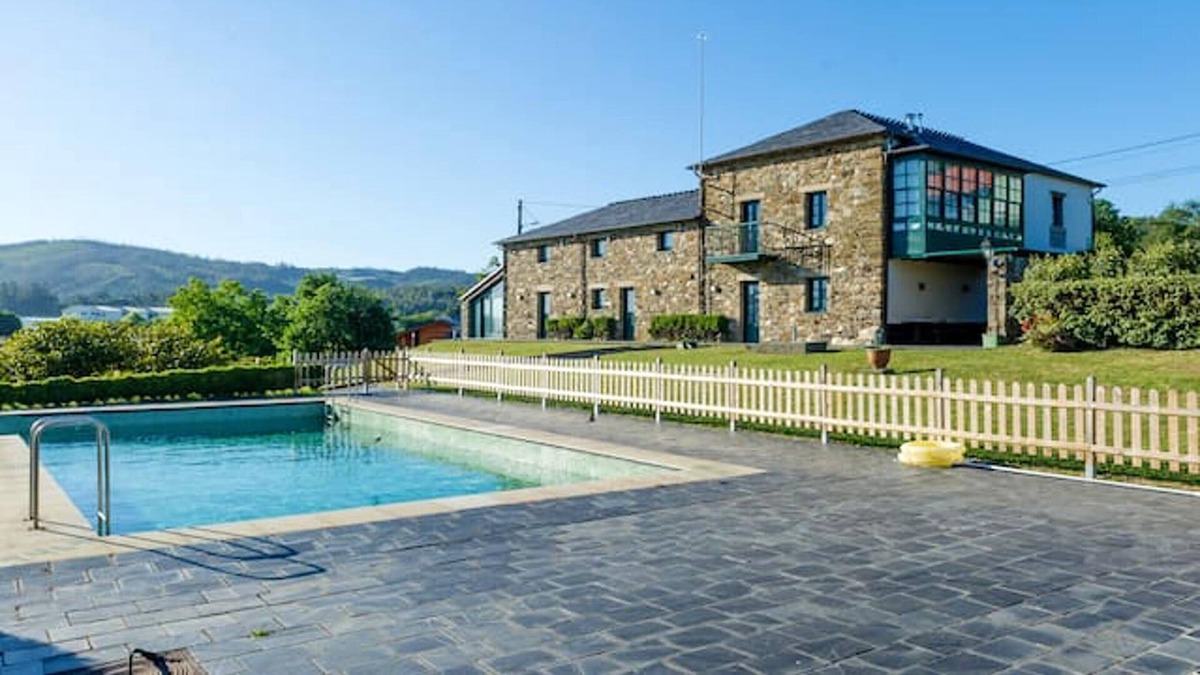 San Sadurnino Villa | Homerez - Big villa for 23 ppl. with swimming-pool, terrace and balcony