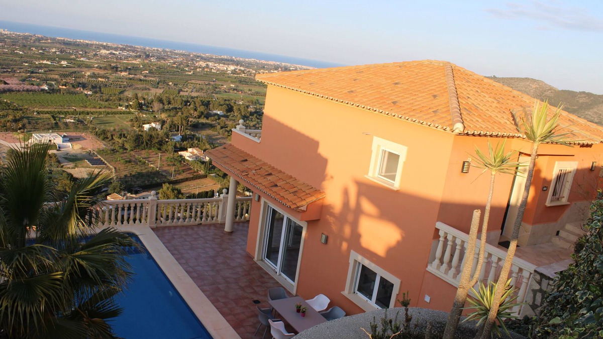 Pedreguer House | Modern vacation home with fantastic panoramic views in a quiet location