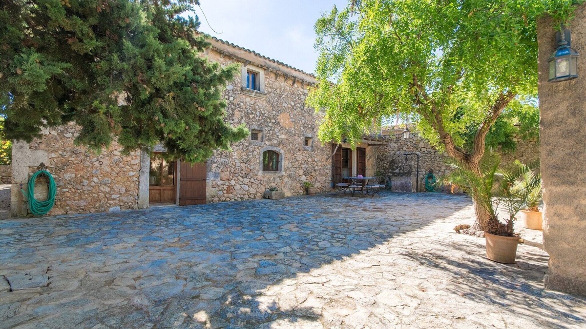 Buger House | Es Rafal Vell de Buger with Mountain Views